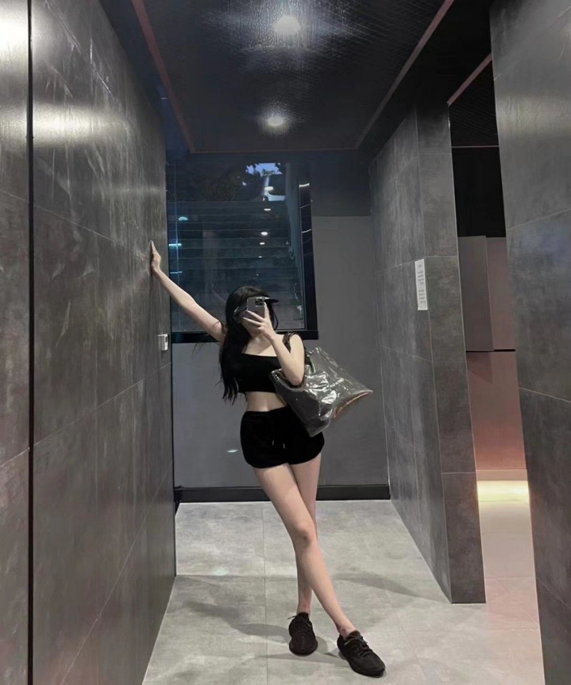 妻子初次接受三人行小说,不卡在线播放